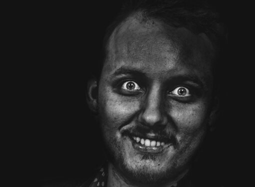 Заложник, улыбочку